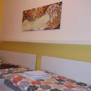 geraumige-zentrumsnahe-altbauwohnung.vienna-besthotels.com/